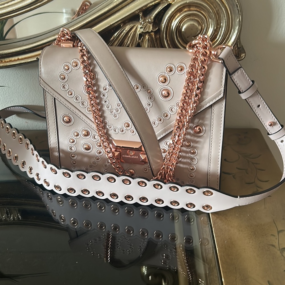Michael Kors nude rose gold stud